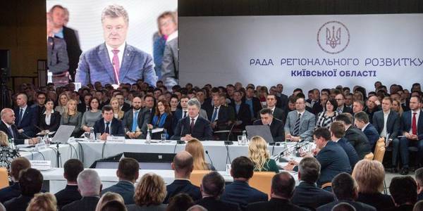 President Poroshenko about new hromada leaders: “They will come into politics with experience of real deeds that Ukraine needs” 