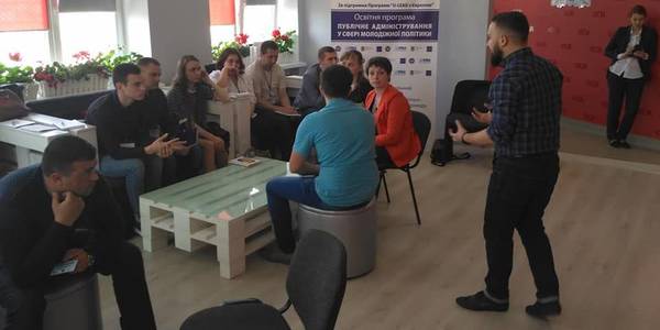 20 representatives of AHs participate in “School for Youth Leaders in Hromadas”