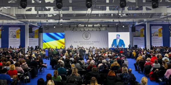 Результати децентралізації – це наша відповідь критикам, - Президент на Житомирщині