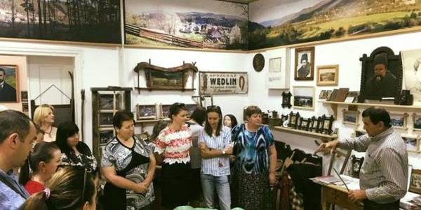 Ivano-Frankivsk Oblast’s AH launches production of Hutsul sleeveless jackets, that disappeared a hundred years ago