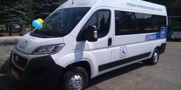 Соледарська ОТГ отримала спецавтомобіль для перевезення осіб з інвалідністю