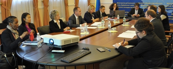 У Мінрегіоні відбулася робоча зустріч зі спеціалістами Міжнародного валютного фонду з питань бюджетної децентралізації в Україні