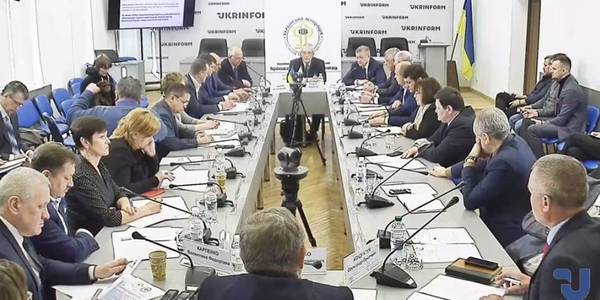 Online broadcasting of discussions of the bill on amending the Constitution in terms of decentralisation, developed by the Ukrainian Association of Rayon and Oblast Councils