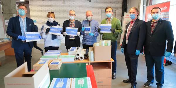 Packing of protective healthcare kits to support hromadas in coping with COVID-19 pandemic