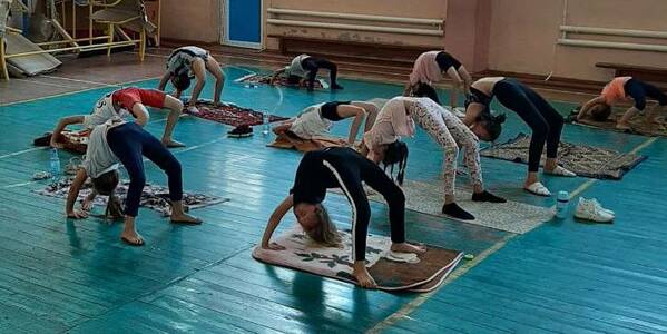 У Бородінській громаді тренерка-переселенка проводить безкоштовні заняття з гімнастики для дітей
