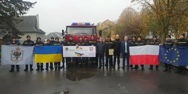 Тячівська громада отримала пожежний автомобіль від польського міста-побратима