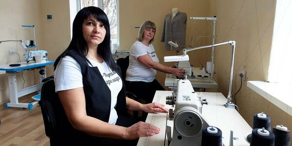У селі на Буковині створили сучасну швейну майстерню