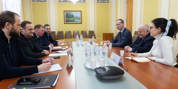 Олексій Кулеба обговорив зі спеціальним посланником уряду Німеччини процес децентралізації в Україні