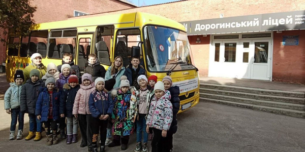 U-LEAD надала семи українським громадам шкільні автобуси