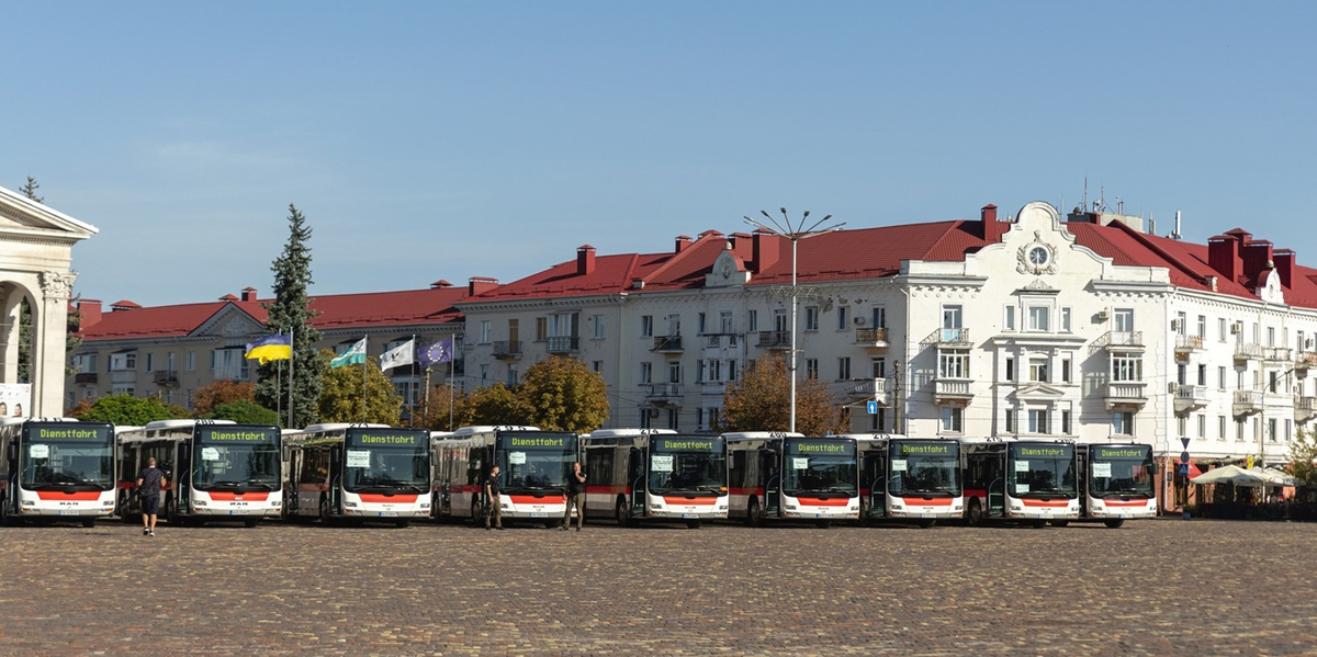 11 buses from Switzerland will soon serve passengers in Chernihiv

