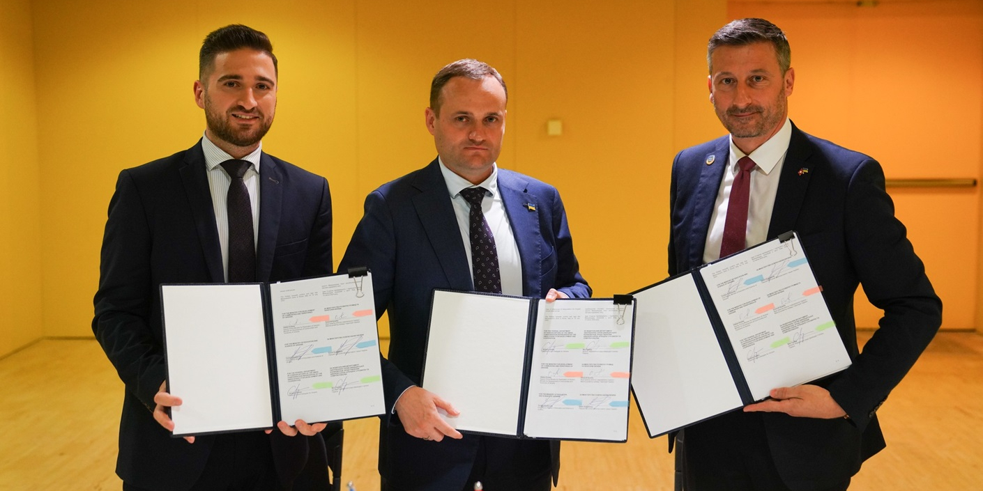 53f2b8ce59aceda16016f0992e99397f