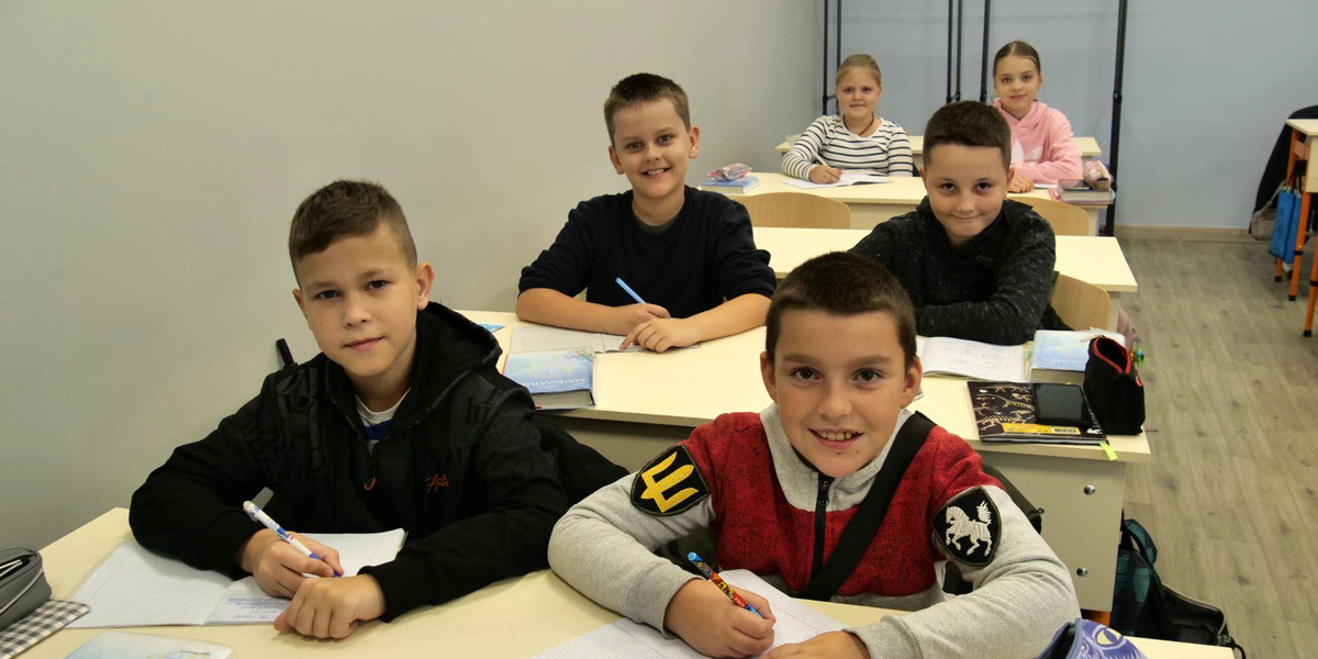 «Це справді моя школа?». Як спільними силами відремонтувати 13 гімназію Чернігова після російських обстрілів