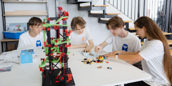 «Супермаркет професій». Як у Чернігові навколо профорієнтації обʼєдналися профтех, бізнес і влада