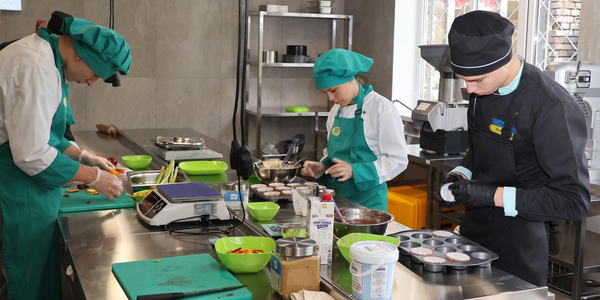 Профорієнтувати, навчати та заробляти. У Васильківському коледжі створили сучасний кулінарний хаб