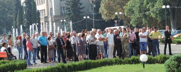 Сотні представників об’єднаних громад приїхали в Закарпатську ОДА за справедливістю (+відео)