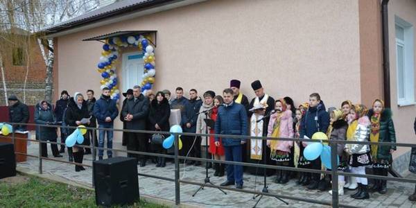 Residents of Melnytse-Podilska hromada received new outpatient clinic on St. Nicholas Day