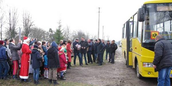 Шкільний автобус як новорічний подарунок дітям Млинівської ОТГ