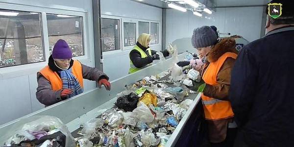Amalgamated hromada in Khmelnytskyi Oblast launched waste sorting line