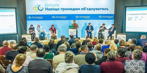 DESPRO debates increased number of supporters of hromadas’ amalgamation in Krasnokutsk Rayon 