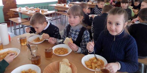 All pupils in Konoplyanska AH fully provided with hot meals for the first time in Odesa Oblast