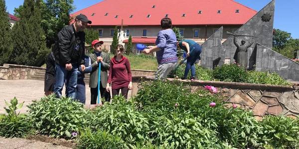 Flowers for hometown: children with disabilities joined greening of Horodotska AH