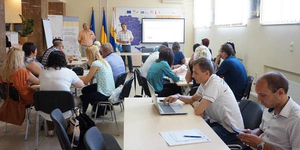 Формуємо громадську думку: випускники «Школи прес-секретарів» продовжують навчання