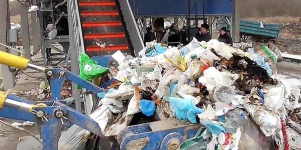 How is garbage problem being solved in Ukraine?