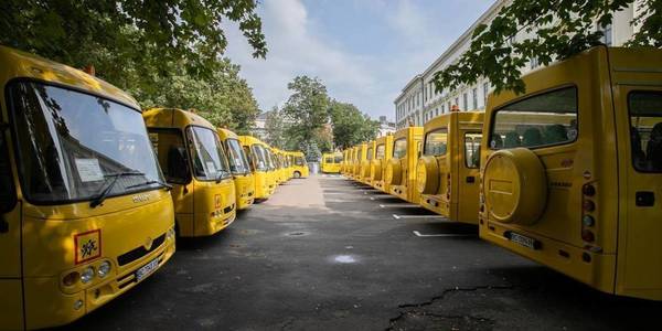 11 областей повністю використали держсубвенцію на автобуси для опорних шкіл