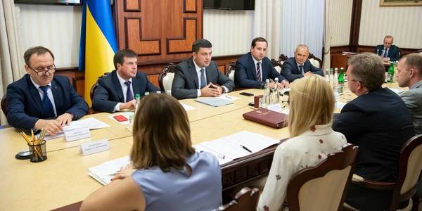 There is no direct statutory ban on holding elections in amalgamated hromadas, claims Prime Minister