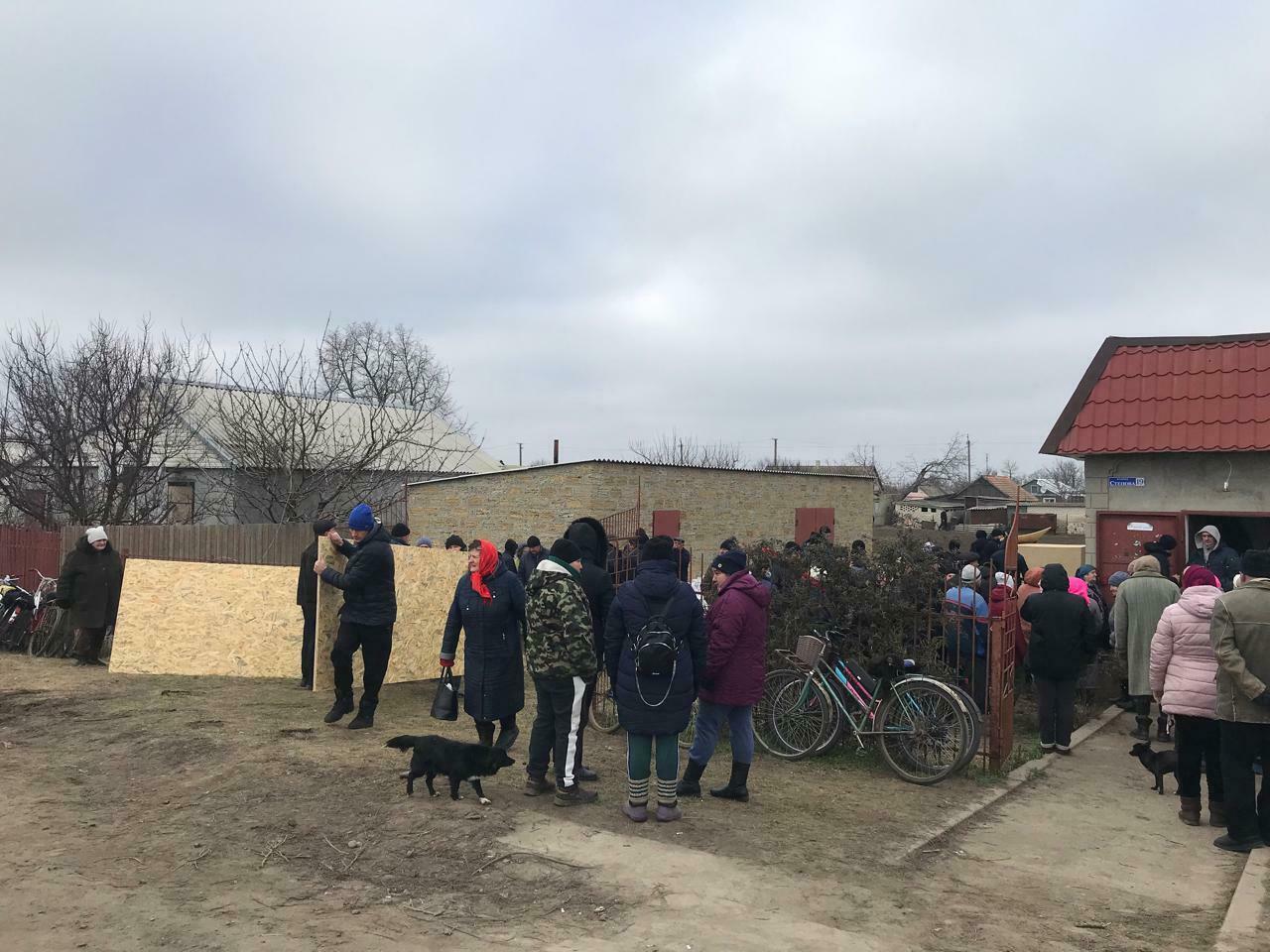 Під час видачі будівельних матеріалів у Білозерській громаді. Осінь 2022 року Під час видачі будівельних матеріалів у Білозерській громаді. Осінь 2022 року