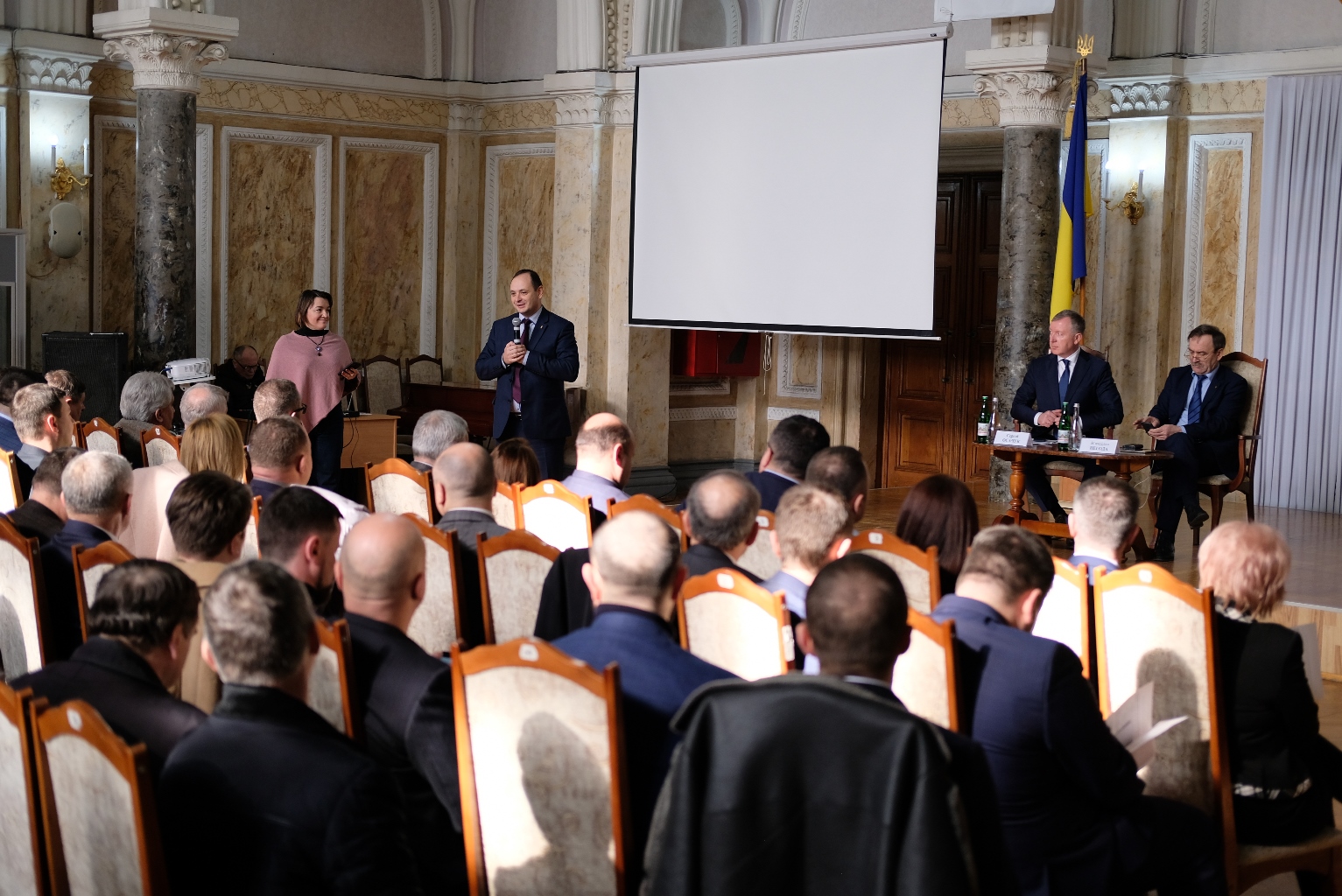 ‘We are building a new matrix of successful modern Ukraine development’. The Chernivtsi and Ivano-Frankivsk regions have discussed amendments to the Constitution