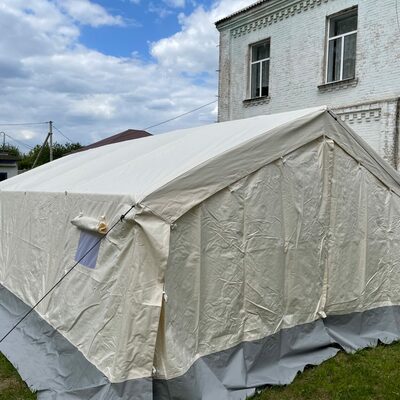 Намети, генератори та похідні ліжка: громади Полтавщини отримують допомогу від U-LEAD для облаштування переселенців

