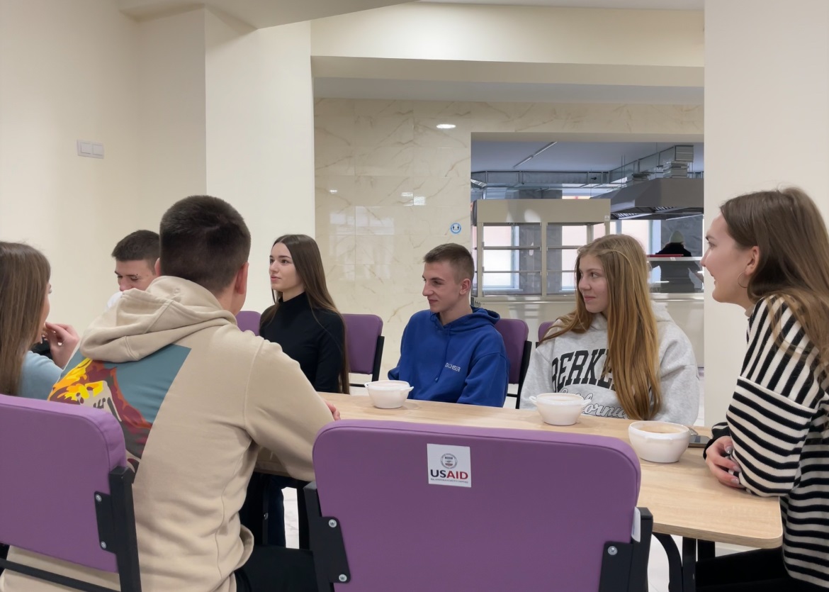 На Львівщині оновили шкільну їдальню за підтримки Проєкту USAID «ГОВЕРЛА»