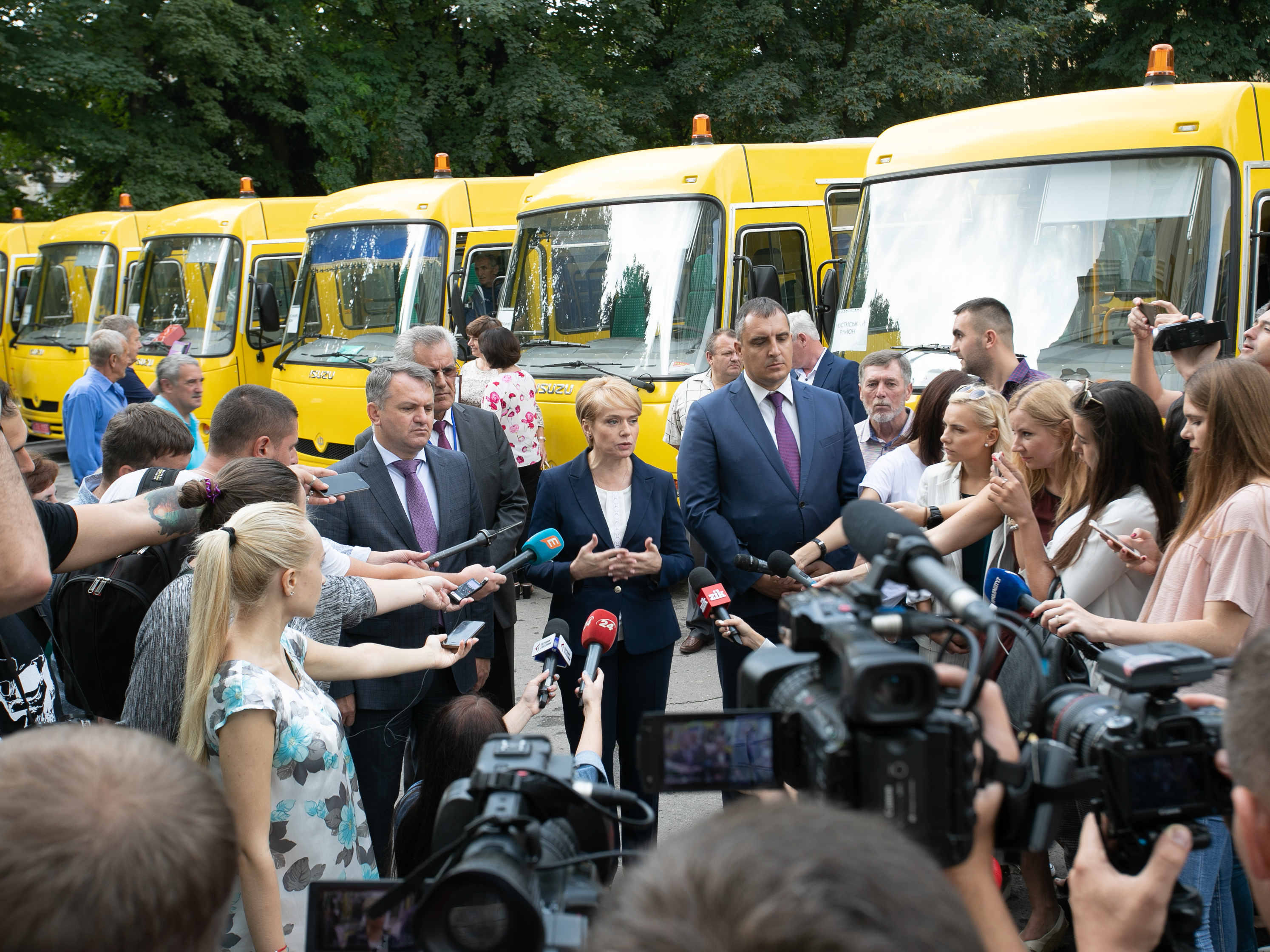 11 областей повністю використали держсубвенцію на автобуси для опорних шкіл