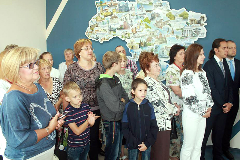 Decentralisation in Sumy Oblast, positive changes: library and up-to-date therapy unit have been opened in Trostyanetska AH