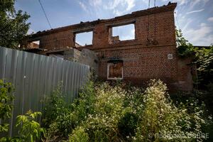 Руйнування будівель внаслідок обстрілів, селище Рогань, Роганська громада