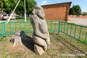 Половецька кам'яна статуя, Золочівська громада