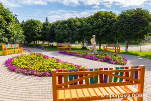 Сквер Кобзаря, Золочівська громада